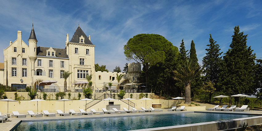 Château Les Carrasses and its Pool
